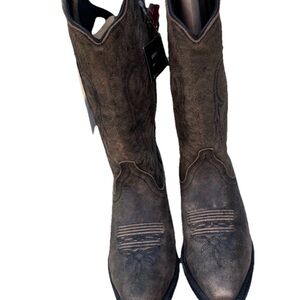Elegant Brown Heeled Boots